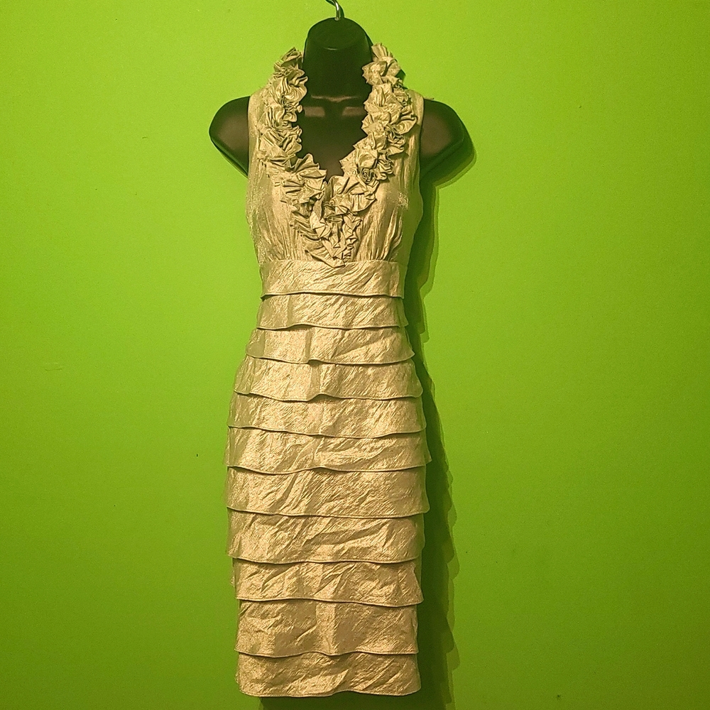 London Times Ruffle Dress. SIZE 6 LIGHT GREEN